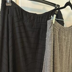 NWT (2) Larry Levine skirts- Blk/Gry elastic waist - wave pattern in material 2X